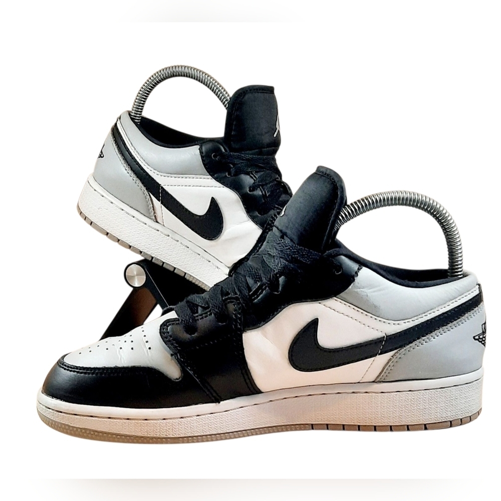 Jordan 1 Low Light Smoke Grey Shadow Toe GS Black white 553560-052 - Picture 2 of 5
